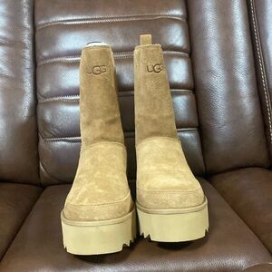 UGG Chelsea Platform Short Boots